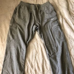 Nike club cargo fleece sweatpants